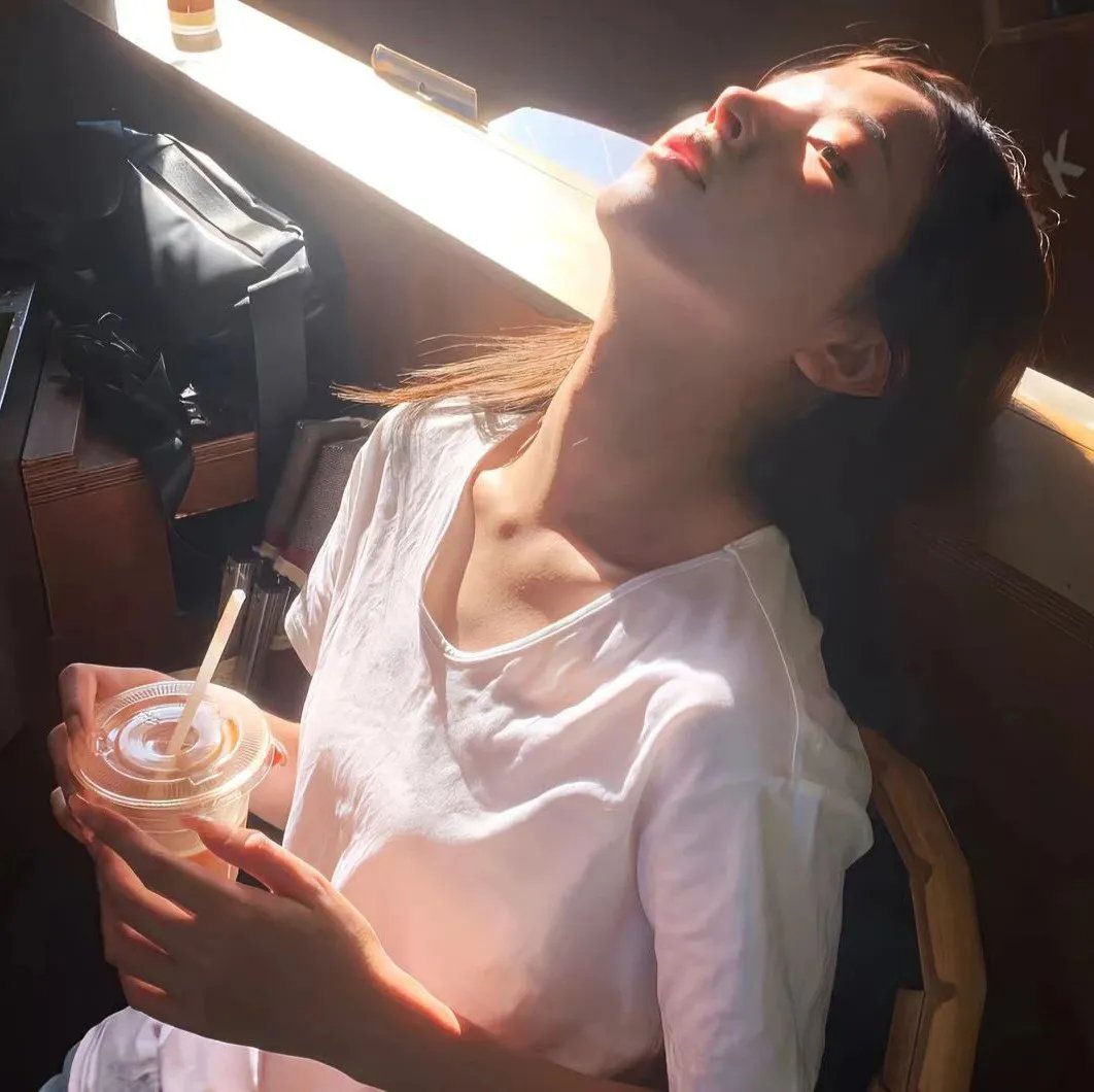 杨洋三嫁封面