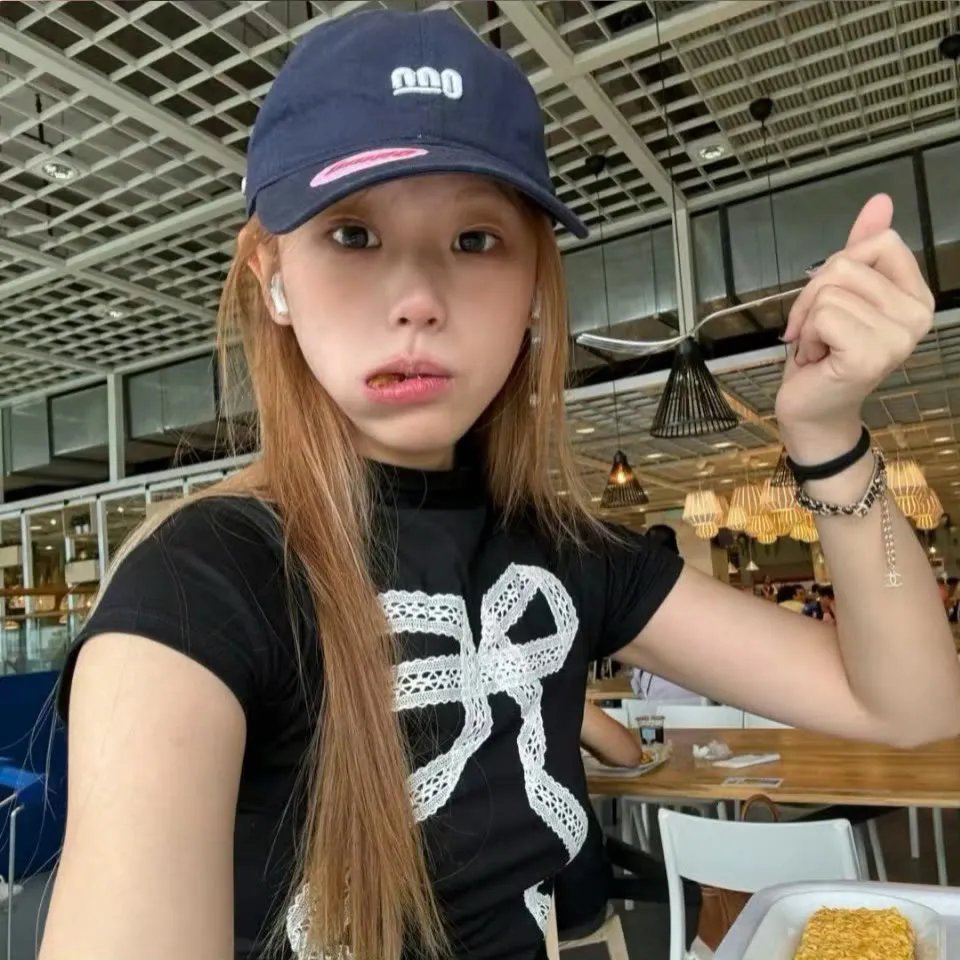 黄蜂女封面